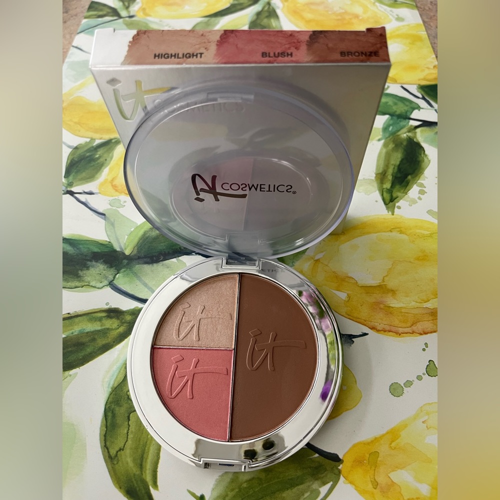 It Cosmetics YOUR MOST BEAUTIFUL YOU MATTE BRONZER, LUMINIZER & BLUSH PALETTE